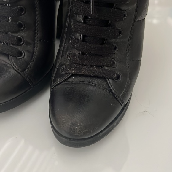 Gently used, minor scratches on the front of the boot (as pictured). - Picture 3 of 5